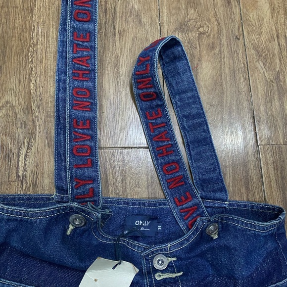 Dungaree - Picture 3 of 4